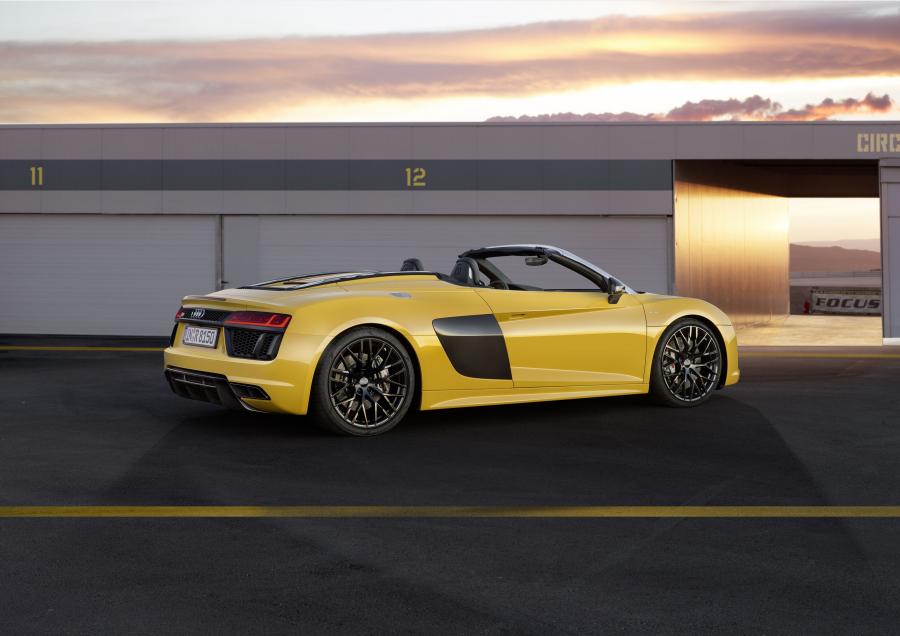  Audi R8 Spyder V10 2016 года  (WW) (фото 30 из 61)